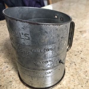 Vintage Bromwells measuring sifter